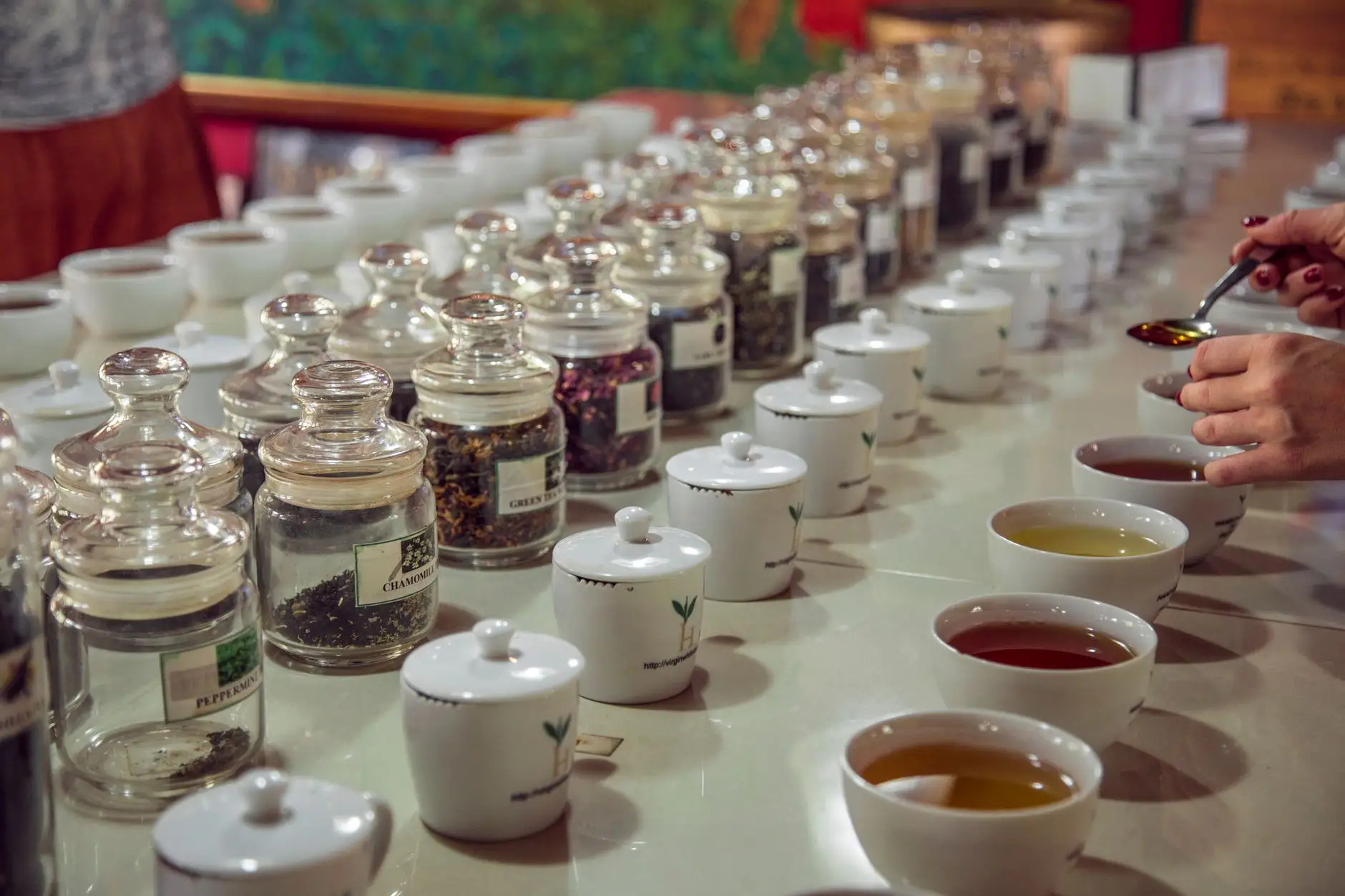 布砂轮粘砂胶水在不锈钢餐具与五金电镀件抛光中的应用场景说明